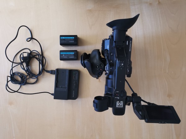 SONY 4K Filmkamera FS5M2 mit Objektiv SELP18105G